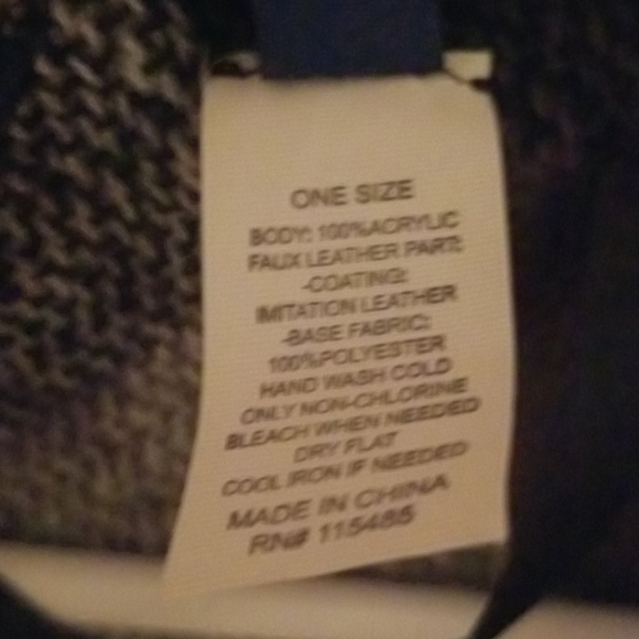 Black Plaid Shall - One Size - Picture 4 of 4